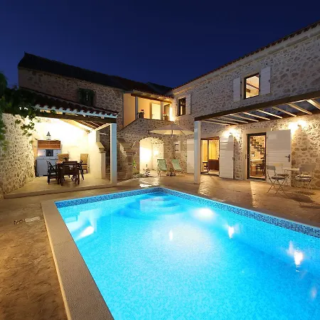 Villa Dalmatian Stone With Heated Pool,