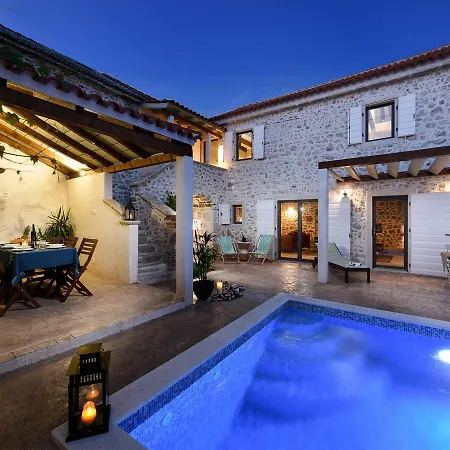 Villa Dalmatian Stone With Heated Pool, Nin