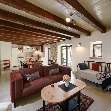 Villa Dalmatian Stone With Heated Pool, Nin