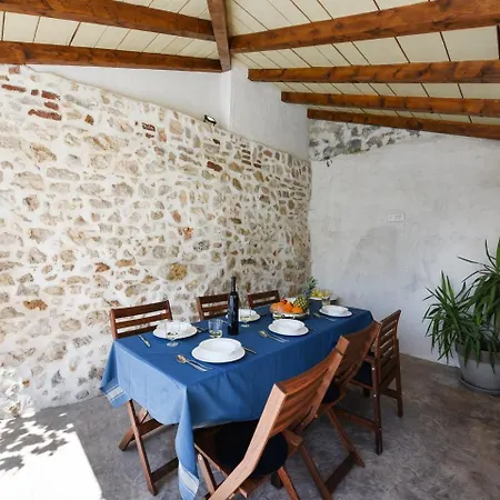 Dalmatian Stone With Heated Pool, * 宁