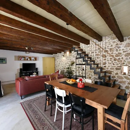 别墅 Dalmatian Stone With Heated Pool, 宁