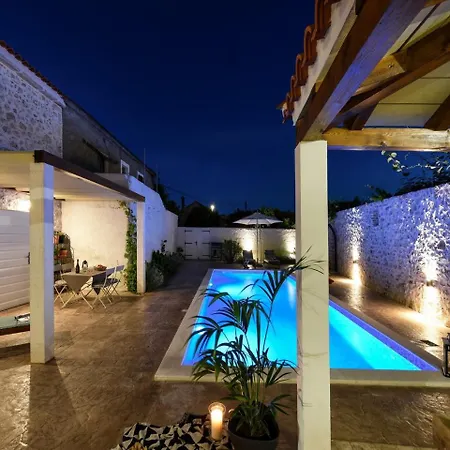 Dalmatian Stone With Heated Pool, * 宁